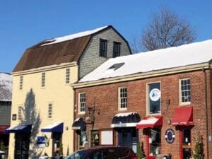 One of the best art galleries Newport RI is a little antiques shop, located on Bowens Wharf. 
